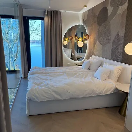 Royal Marina Sauna And View Апартаменти *